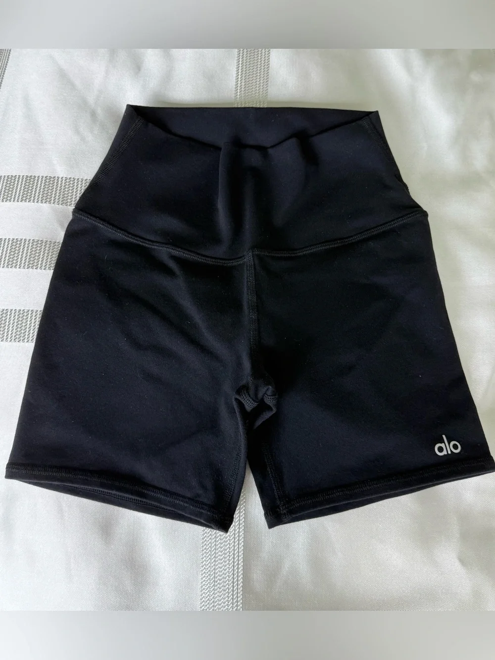 ALO Yoga High-Waist Black Airbush 5 inch Bike Shorts Size XS
